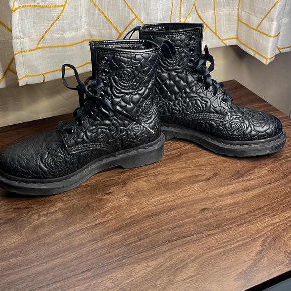 Dr. Martens Mono Matte Quilted Brause Rose Floral Black Boots - Picture 4 of 7